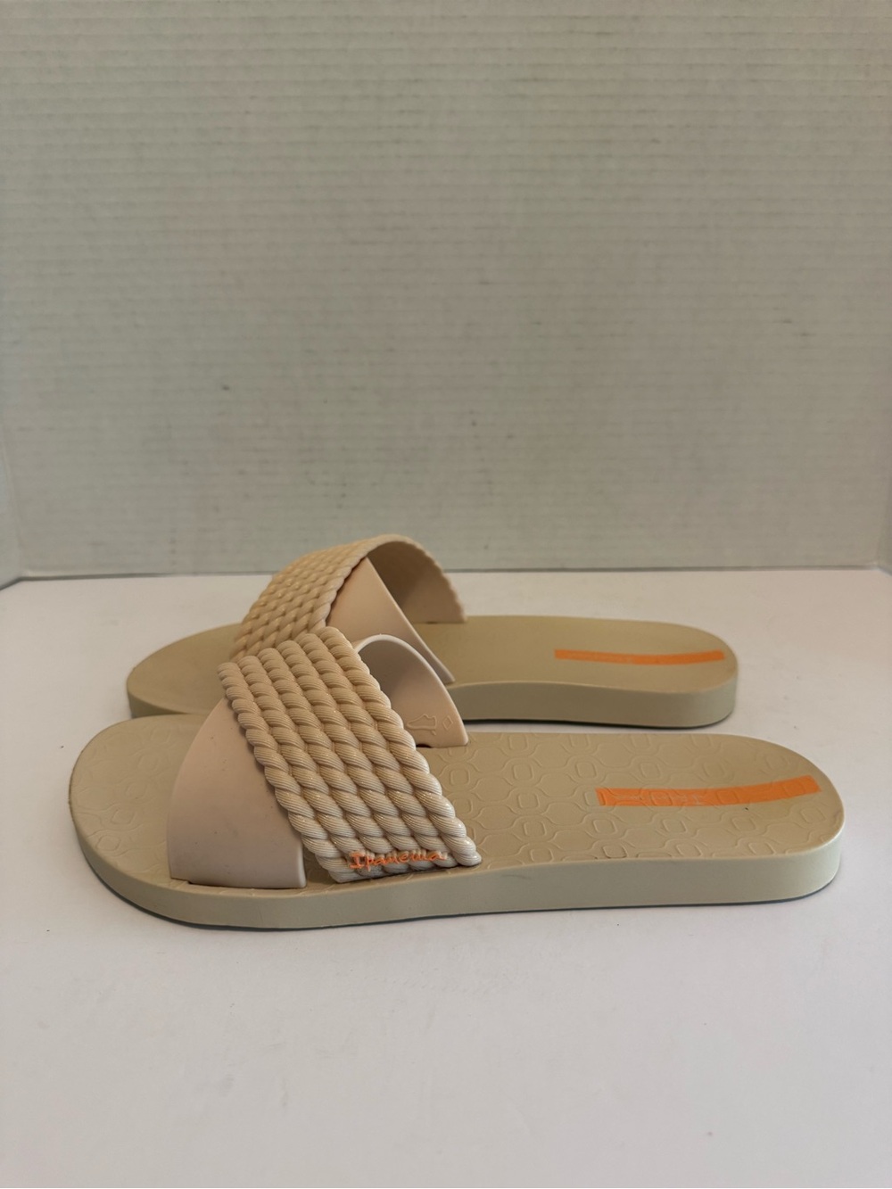 Ipanema cream flip flops ladies 8